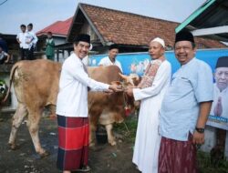 Usai Solat Idul Adha di Sengeti, Pj Bupati Raden Najmi Serahkan Hewan Qurban