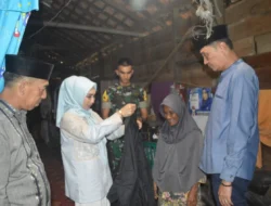 Saat Bachyuni Deliansyah Bersama Keluarga Sambangi Warga Kurang Mampu di Malam Takbiran