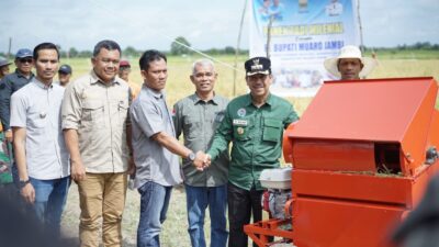 Pj Bupati Muaro Jambi Hadiri panen raya petani padi millenial