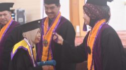 Pj Bupati Najmi menghadiri Acara Wisuda Sekolah Lansia Tangguh Se-kabupaten Muaro Jambi