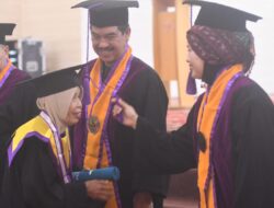 Pj Bupati Najmi menghadiri Acara Wisuda Sekolah Lansia Tangguh Se-kabupaten Muaro Jambi